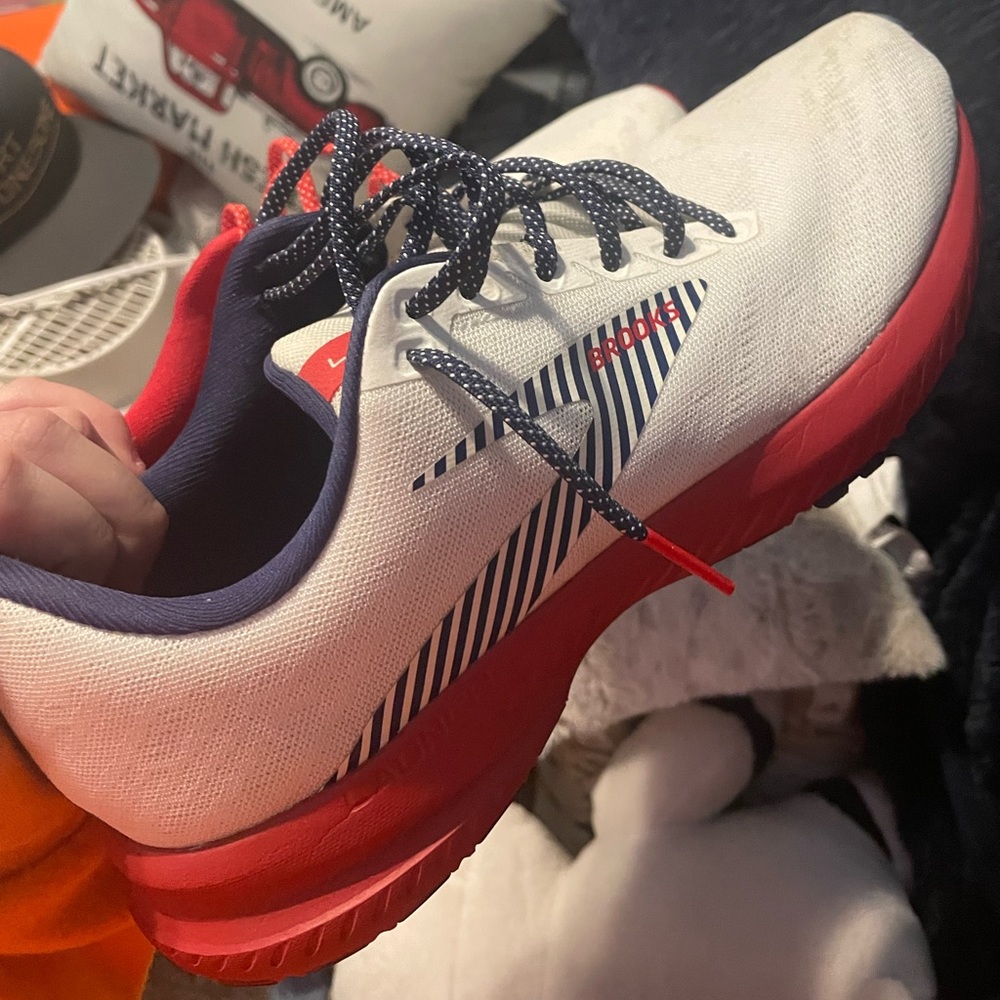 brooks running shoes